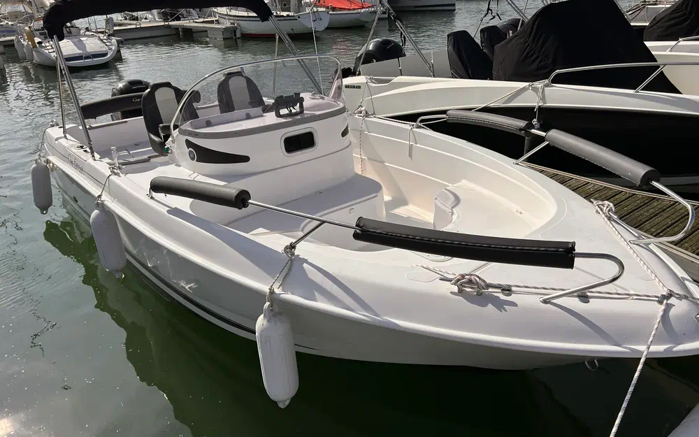 slider 10 B2 Marine Cap Ferret 652