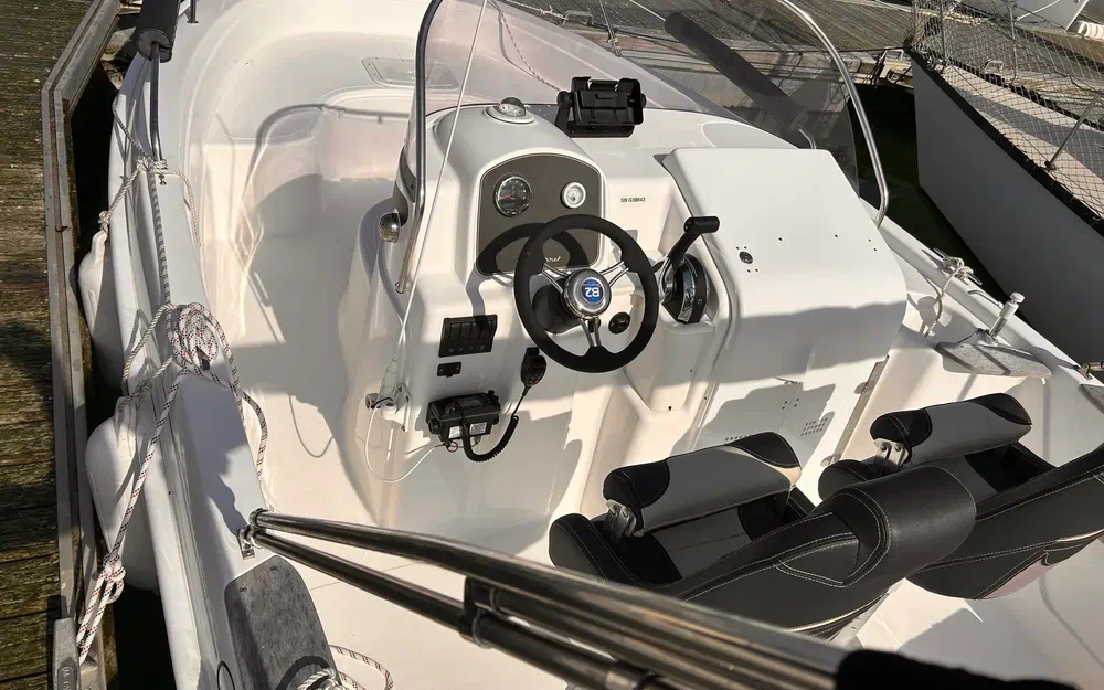 slider 11 B2 Marine Cap Ferret 652