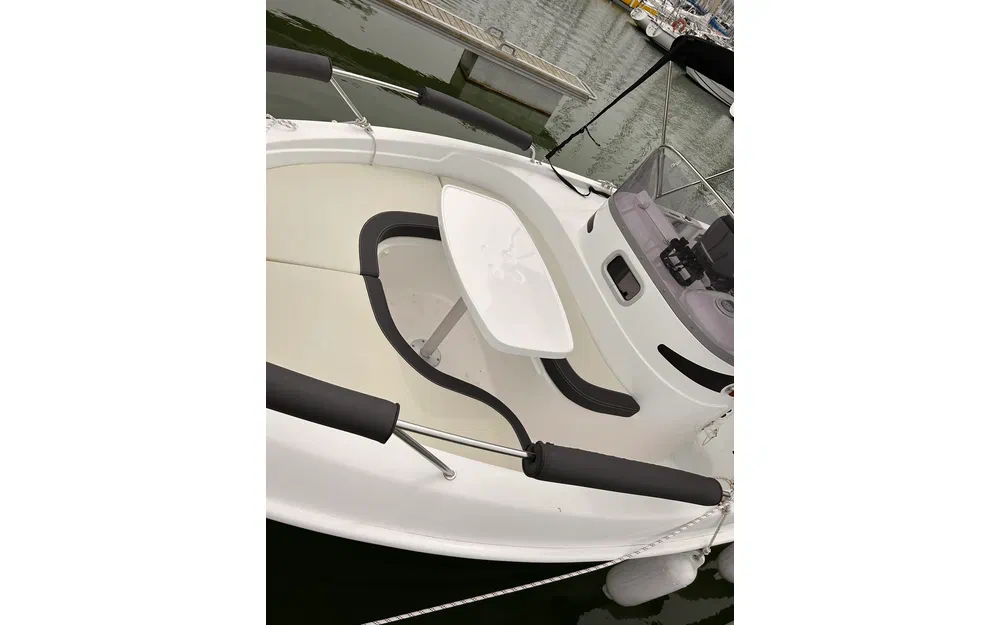 slider 4 B2 Marine Cap Ferret 652