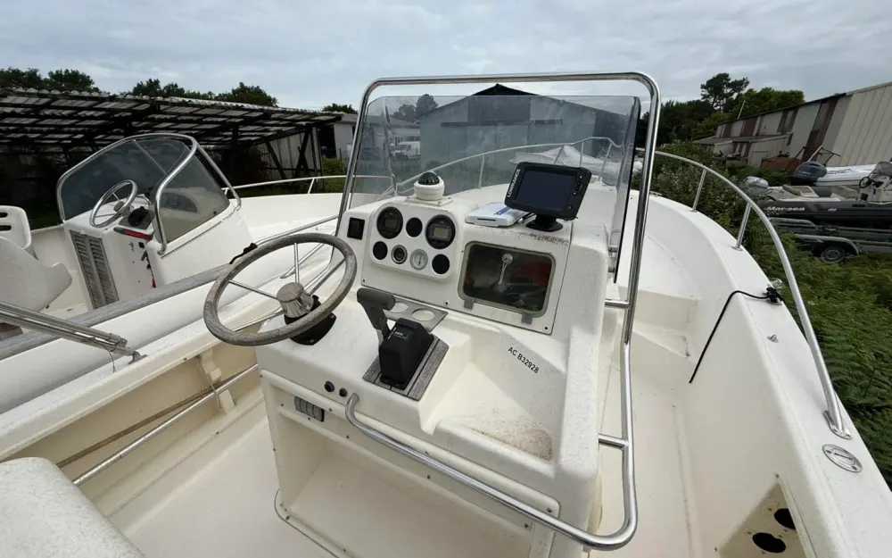 slider 20 Kelt White Shark 225