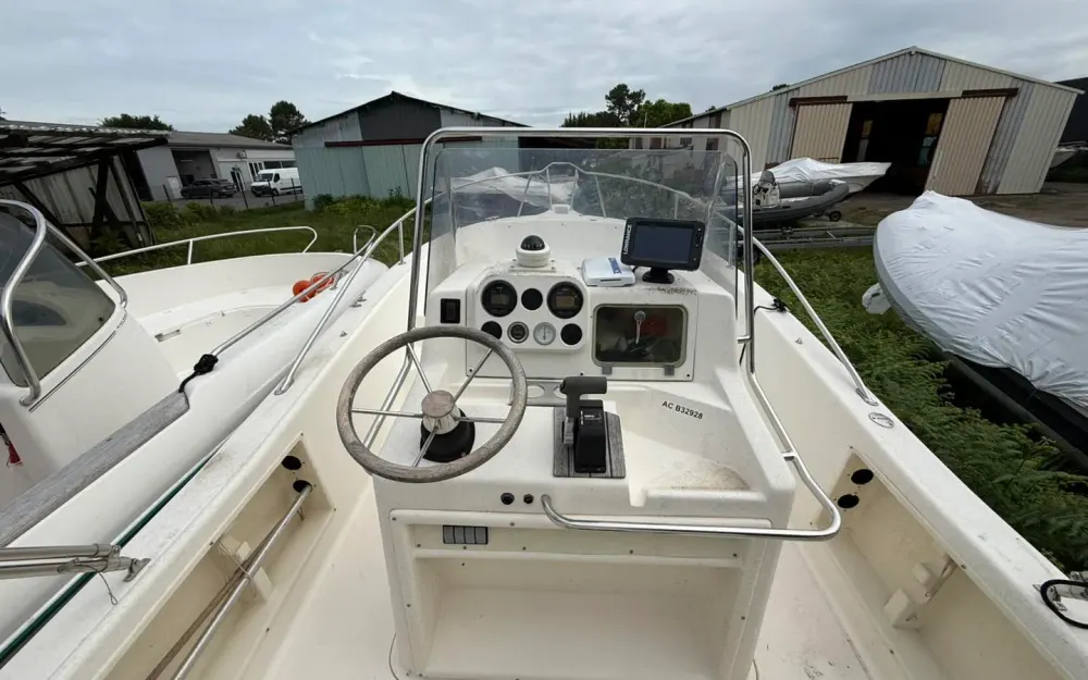 slider 10 Kelt White Shark 225