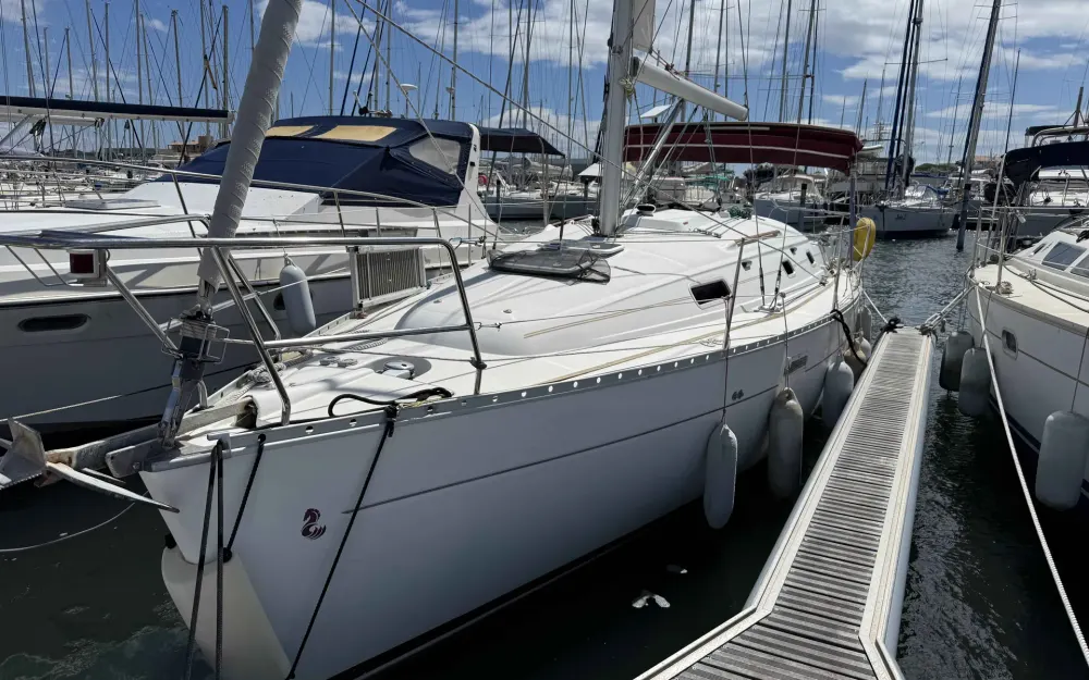 slider 1 Beneteau Oceanis 331 Clipper