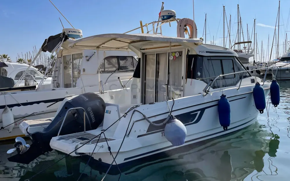 slider 0 Jeanneau Merry Fisher 795
