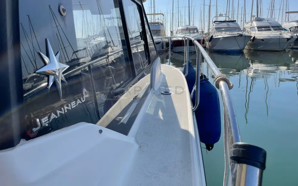 slider 4 Jeanneau Merry Fisher 795