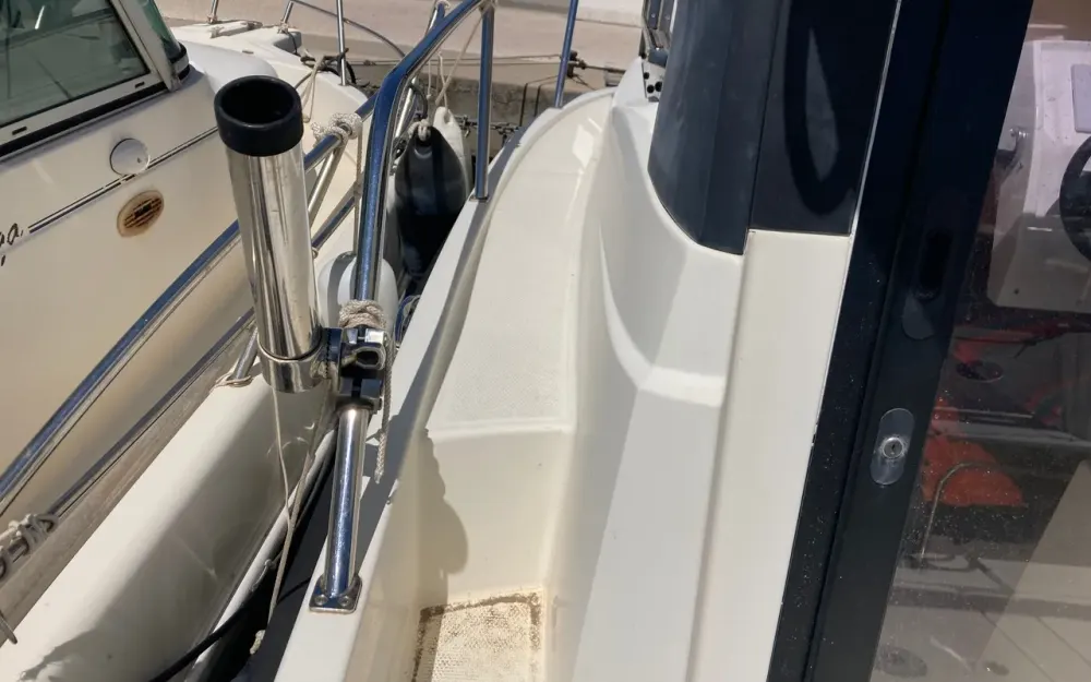 slider 9 Parker  660 Pilothouse