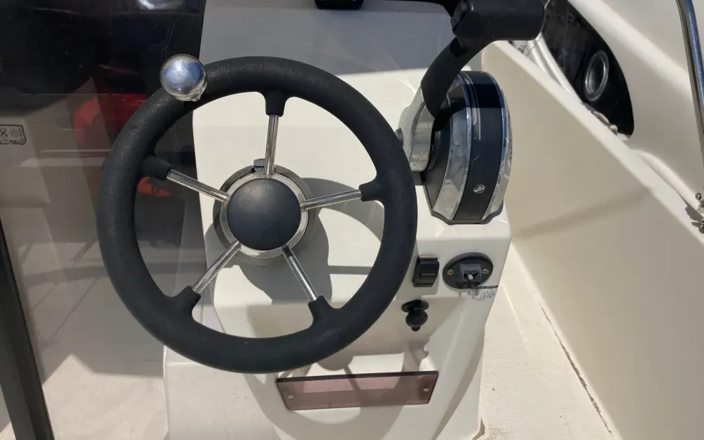slider 10 Parker  660 Pilothouse