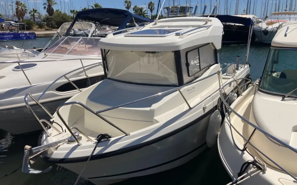 slider 0 Parker  660 Pilothouse