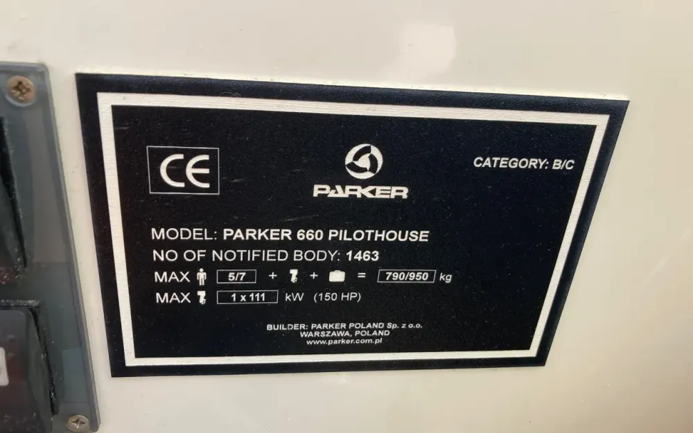 slider 25 Parker  660 Pilothouse