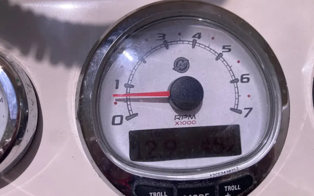 slider 24 Parker  660 Pilothouse