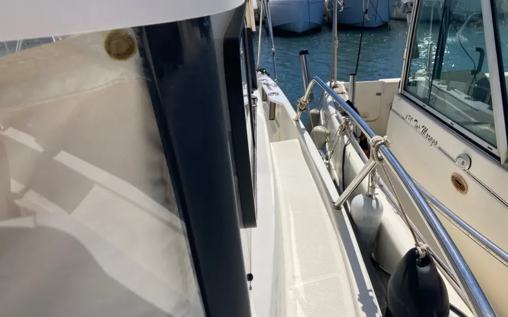 slider 5 Parker  660 Pilothouse