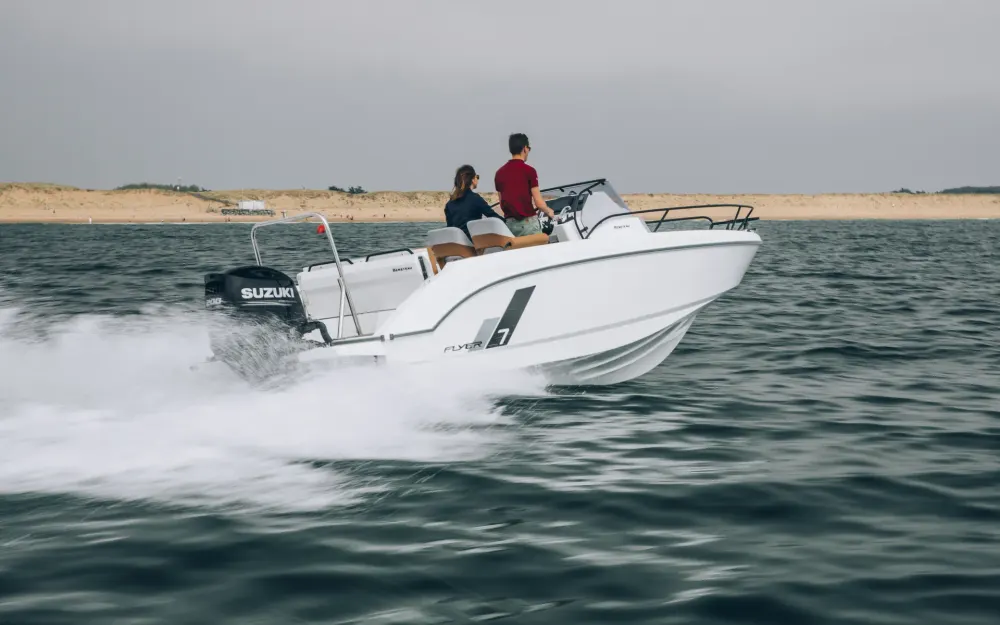 slider 1 Beneteau Flyer 7 SUNdeck
