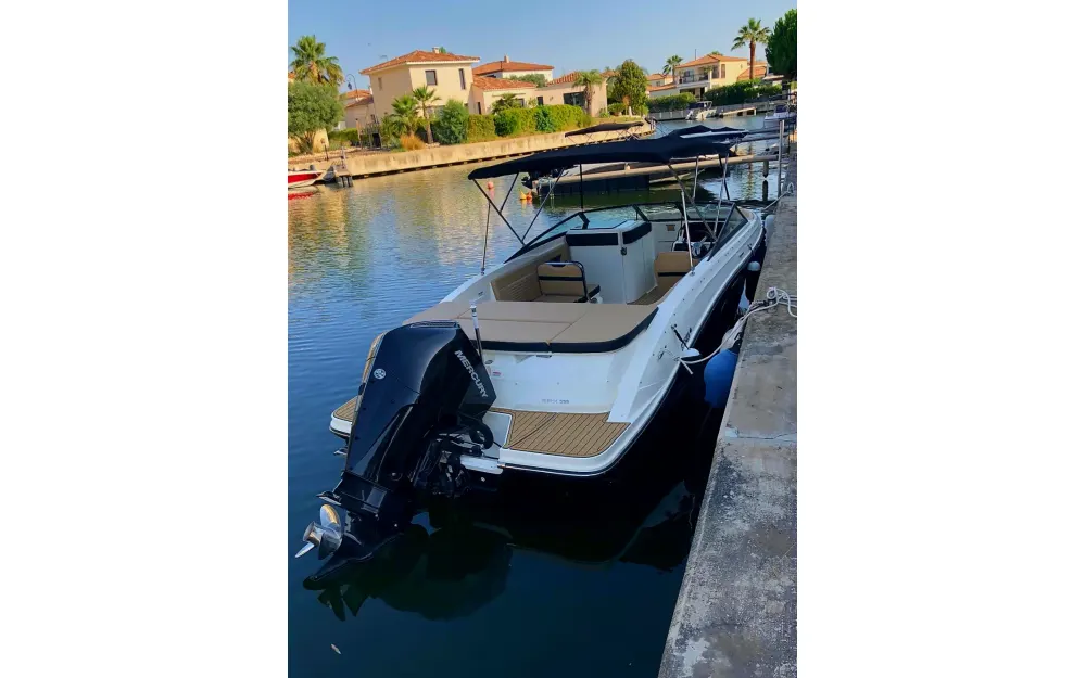 slider 1 Sea Ray  230 SPX