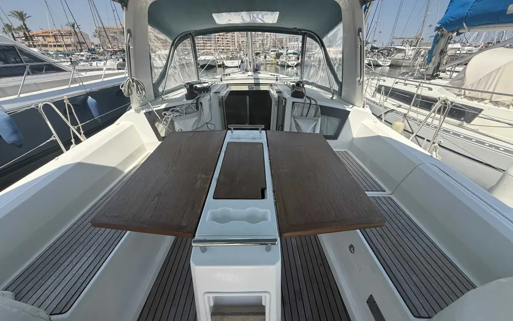 slider 3 Beneteau Oceanis 38.1