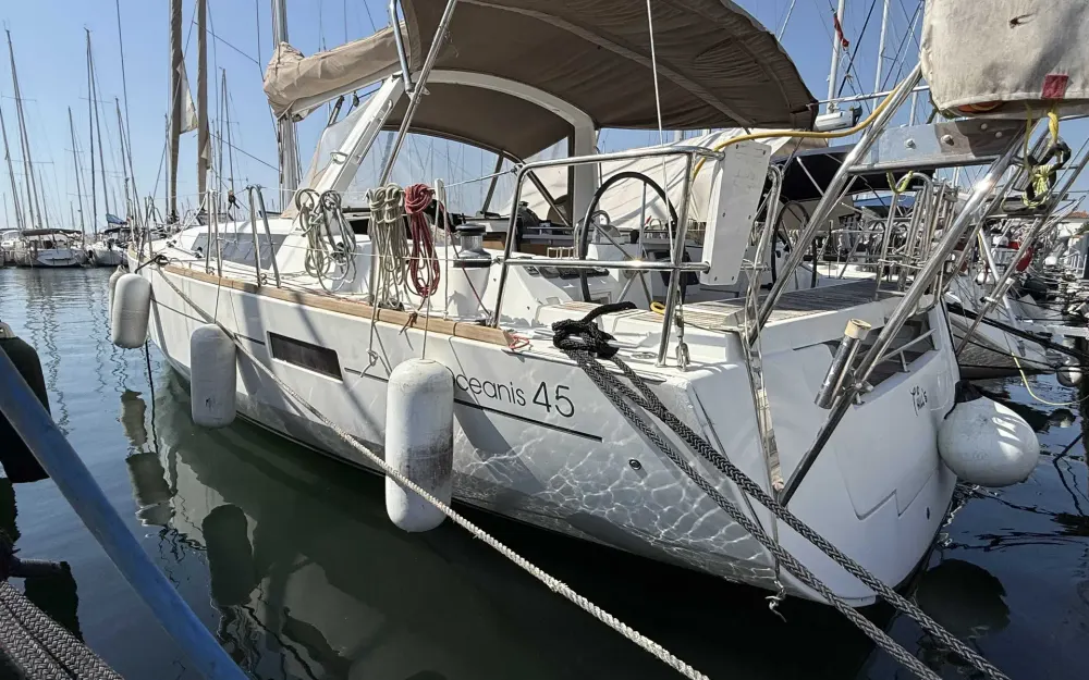 slider 0 Beneteau Oceanis 45