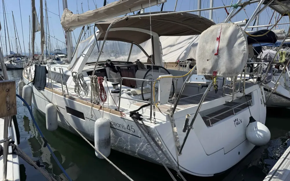 slider 1 Beneteau Oceanis 45