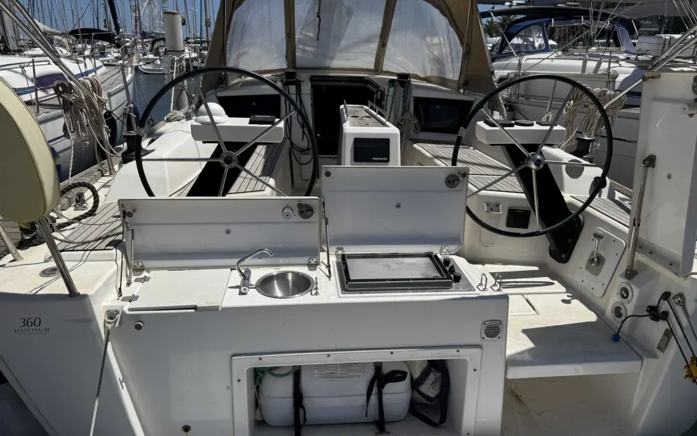 slider 3 Dufour  360 Grand Large