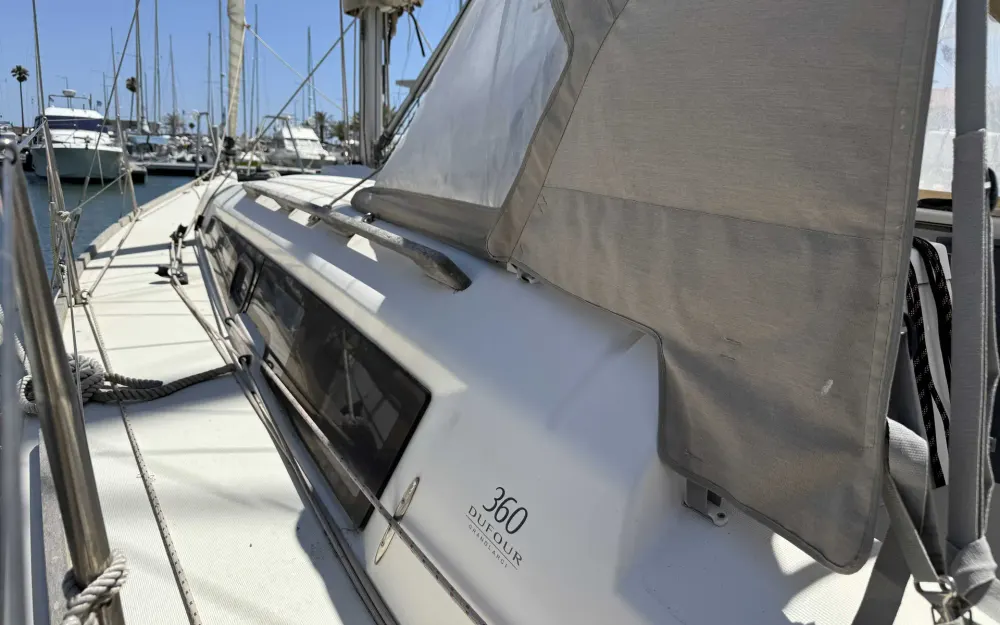 slider 5 Dufour  360 Grand Large