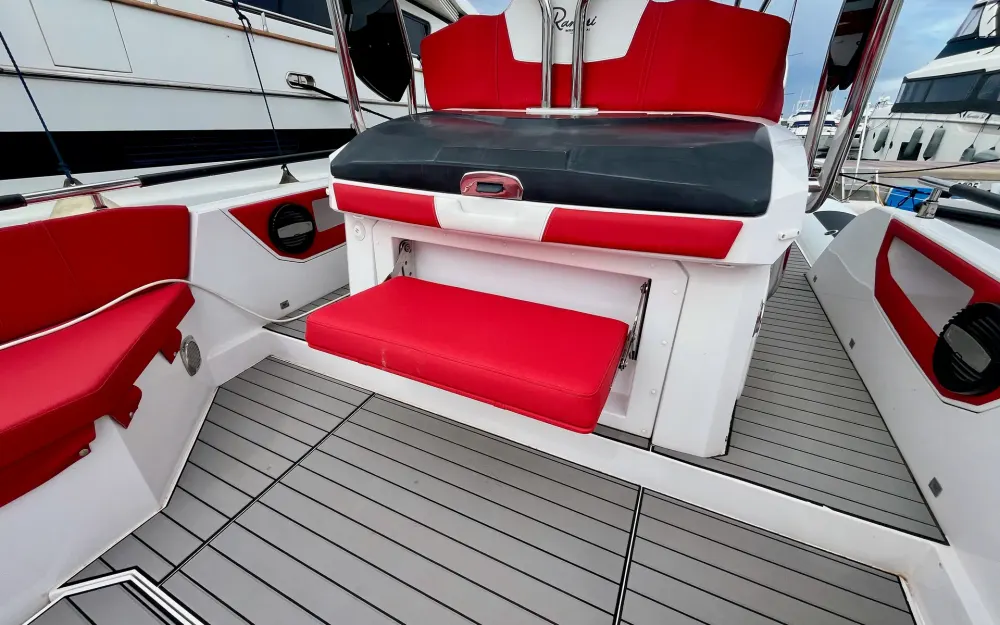 slider 6 Ranieri Cayman 38 Executive
