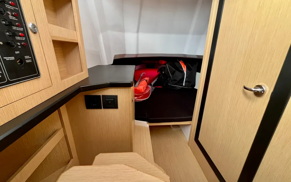 slider 8 Ranieri Cayman 38 Executive