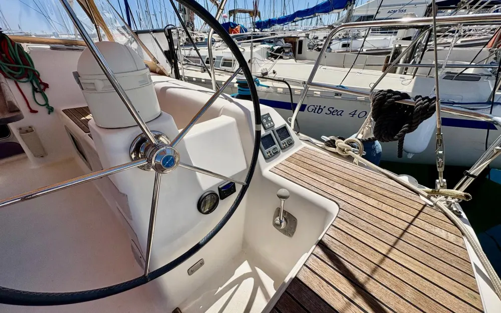 slider 6 Dufour  375 Grand Large