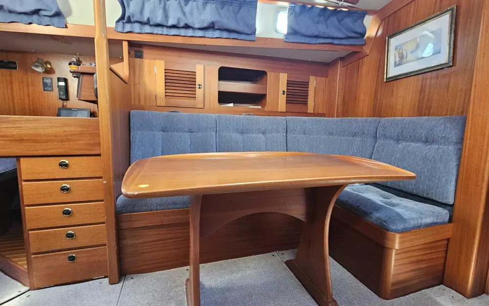 slider 18 Hallberg Rassy  39