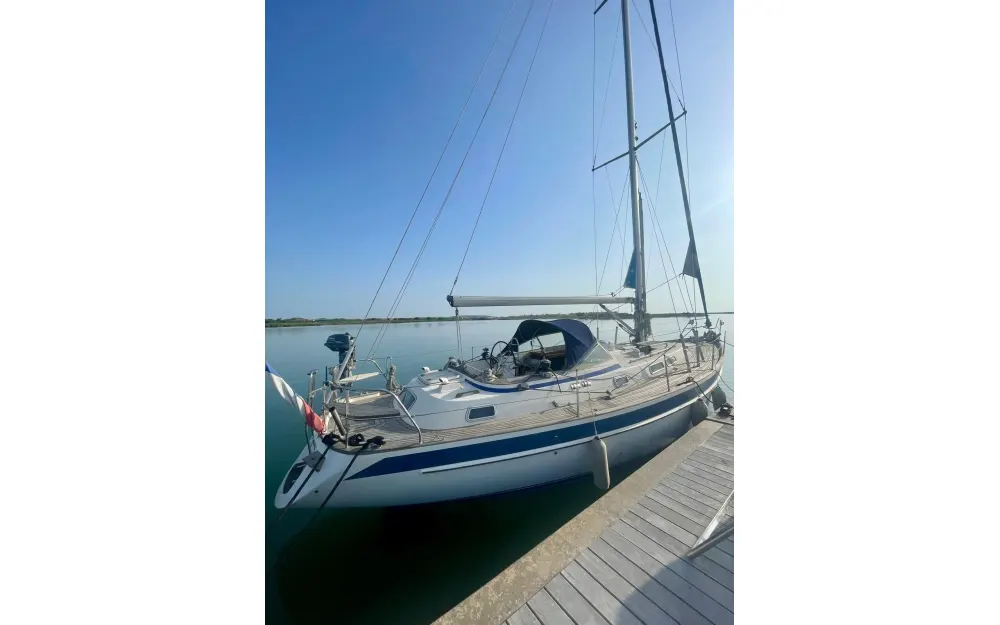 slider 19 Hallberg Rassy  39