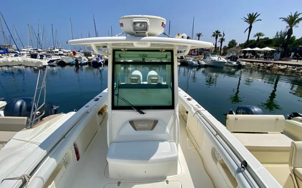 slider 9 Boston Whaler  320 Outrage