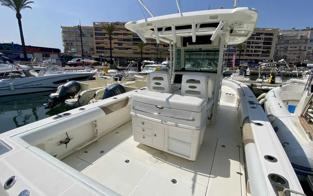 slider 2 Boston Whaler  320 Outrage
