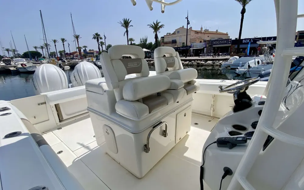 slider 4 Boston Whaler  320 Outrage