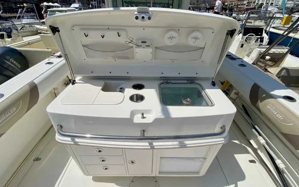 slider 5 Boston Whaler  320 Outrage