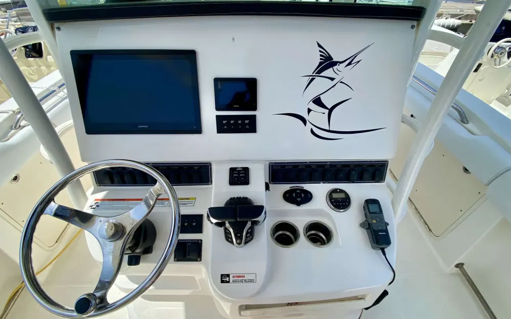 slider 8 Boston Whaler  320 Outrage