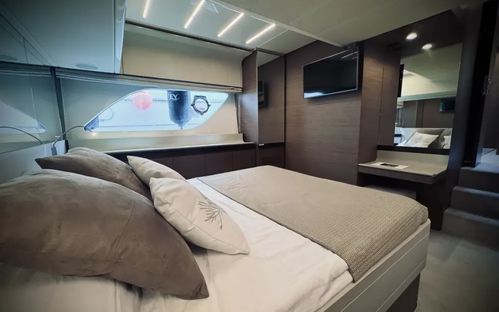 slider 10 Ferretti  550
