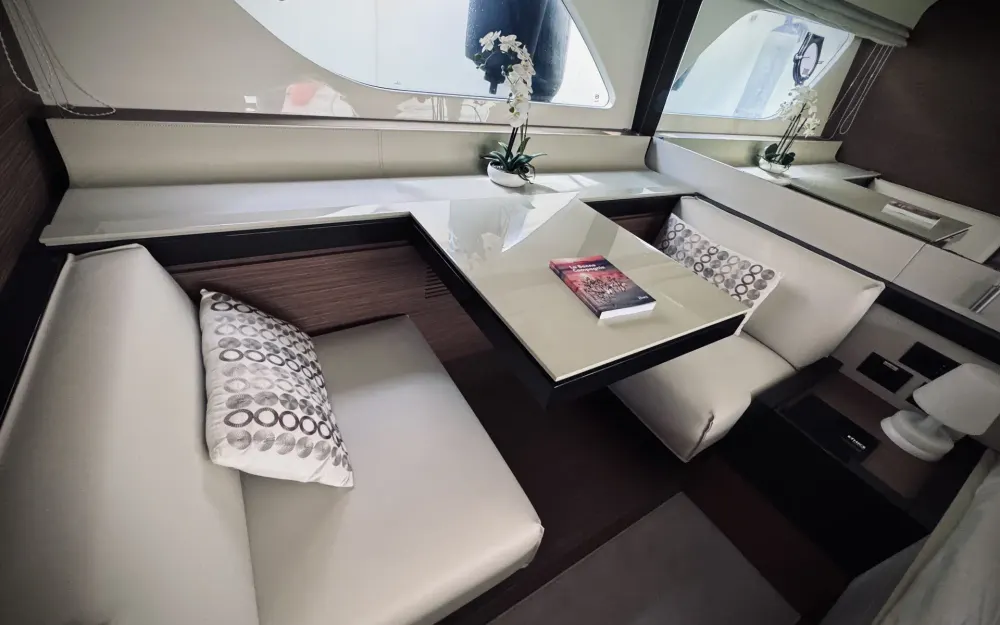 slider 11 Ferretti  550