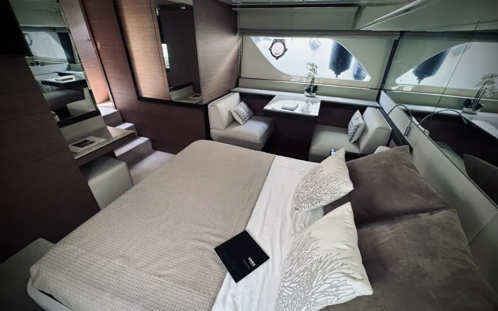 slider 12 Ferretti  550