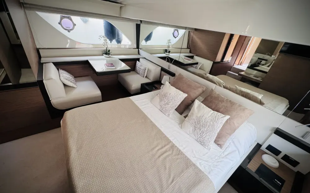 slider 13 Ferretti  550