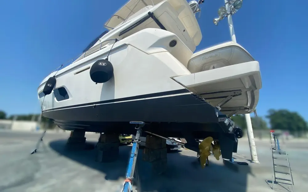slider 15 Ferretti  550