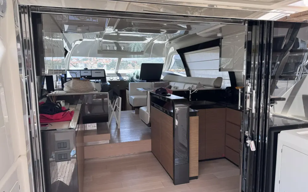 slider 3 Ferretti  550