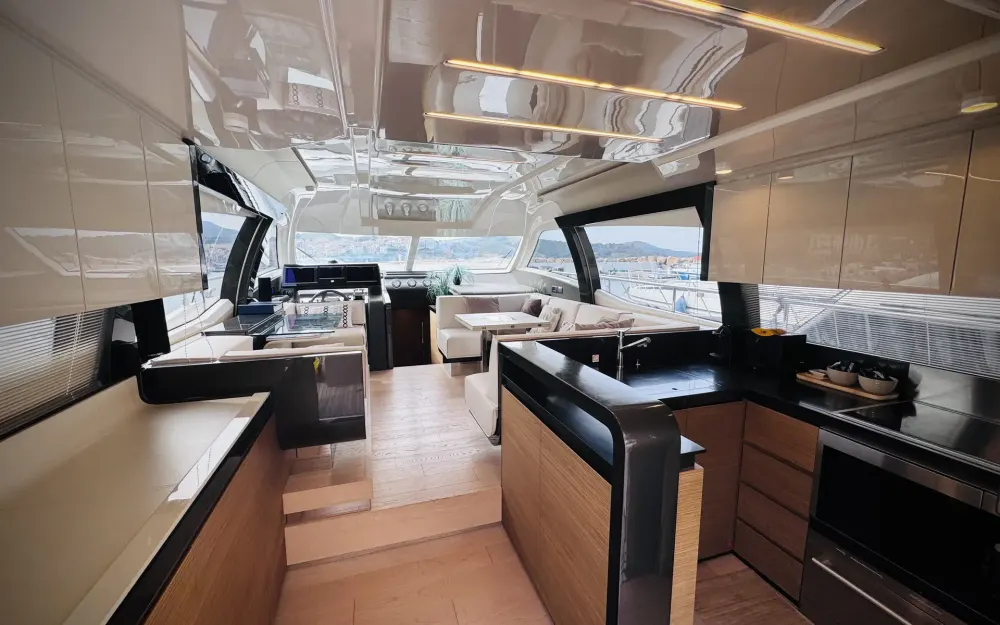 slider 4 Ferretti  550