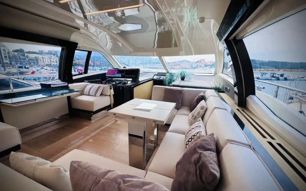 slider 5 Ferretti  550