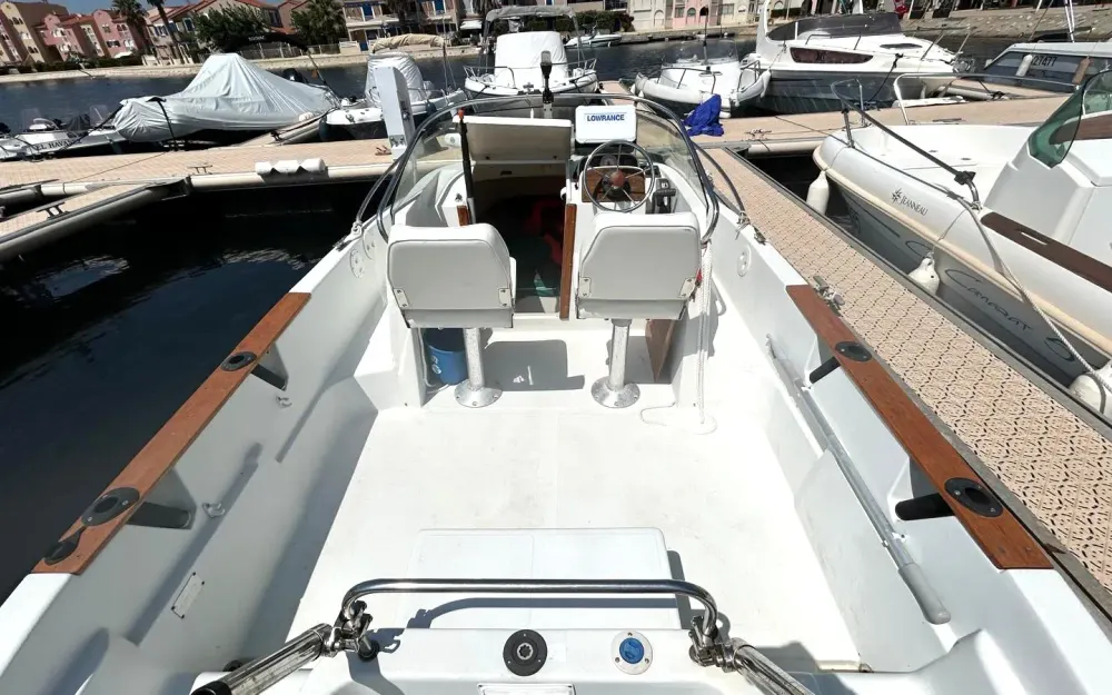 slider 4 Jeanneau Cap Camarat 555 WA