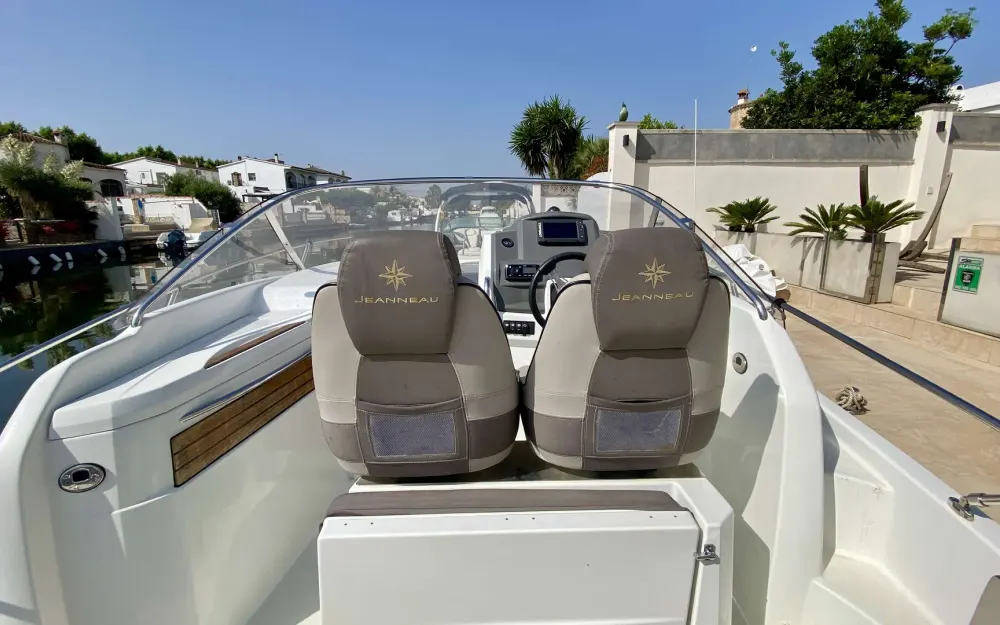 slider 6 Jeanneau Cap Camarat