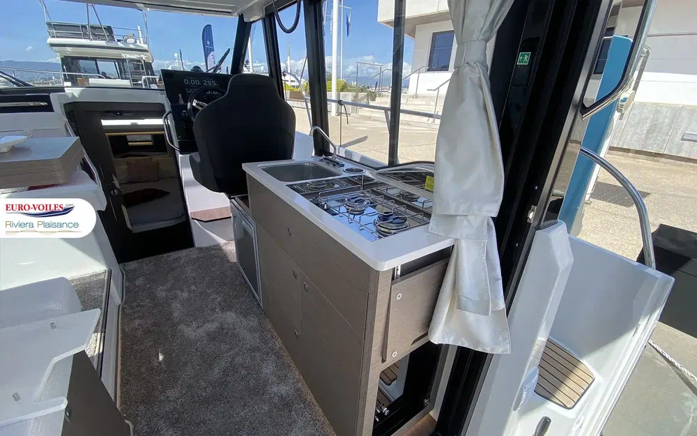 slider 10 Jeanneau Merry Fisher 895