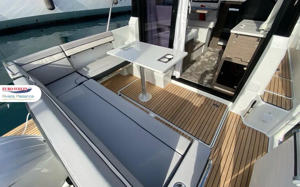 slider 4 Jeanneau Merry Fisher 895