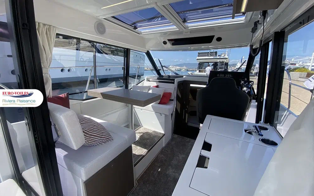 slider 6 Jeanneau Merry Fisher 895