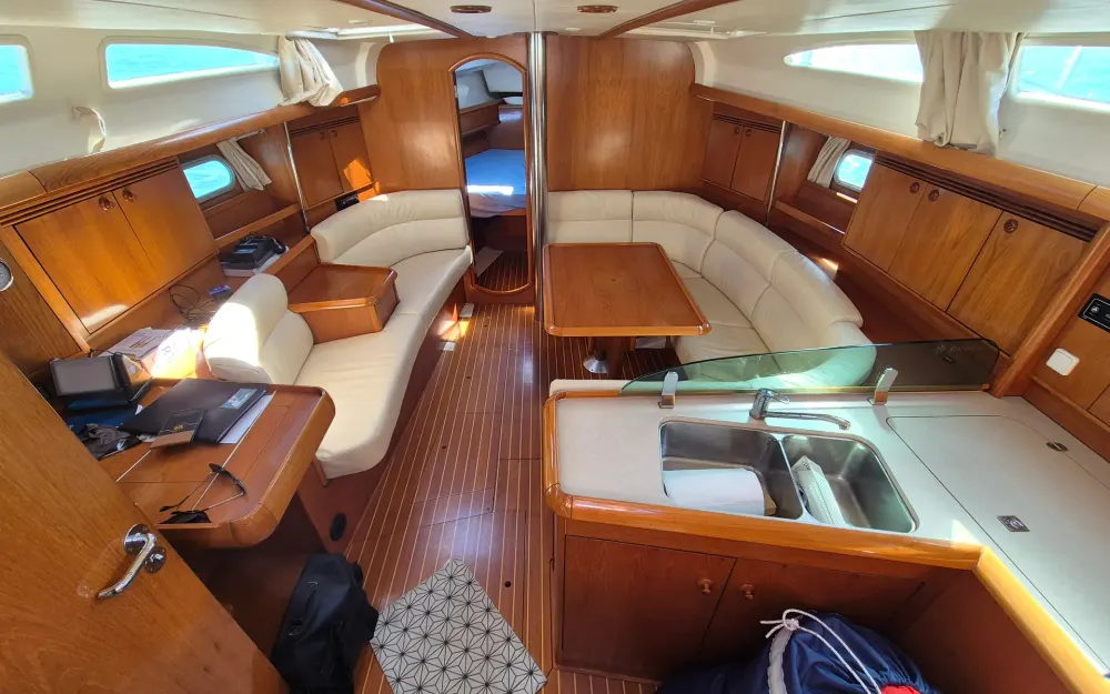 slider 1 Jeanneau Sun Odyssey 40.3