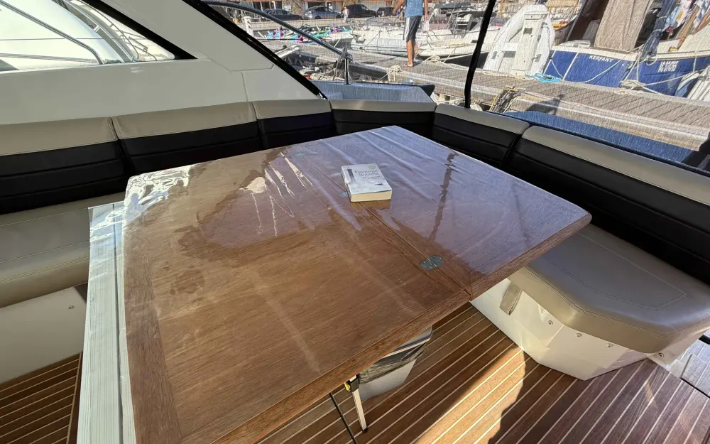slider 9 Beneteau Gran Turismo 40