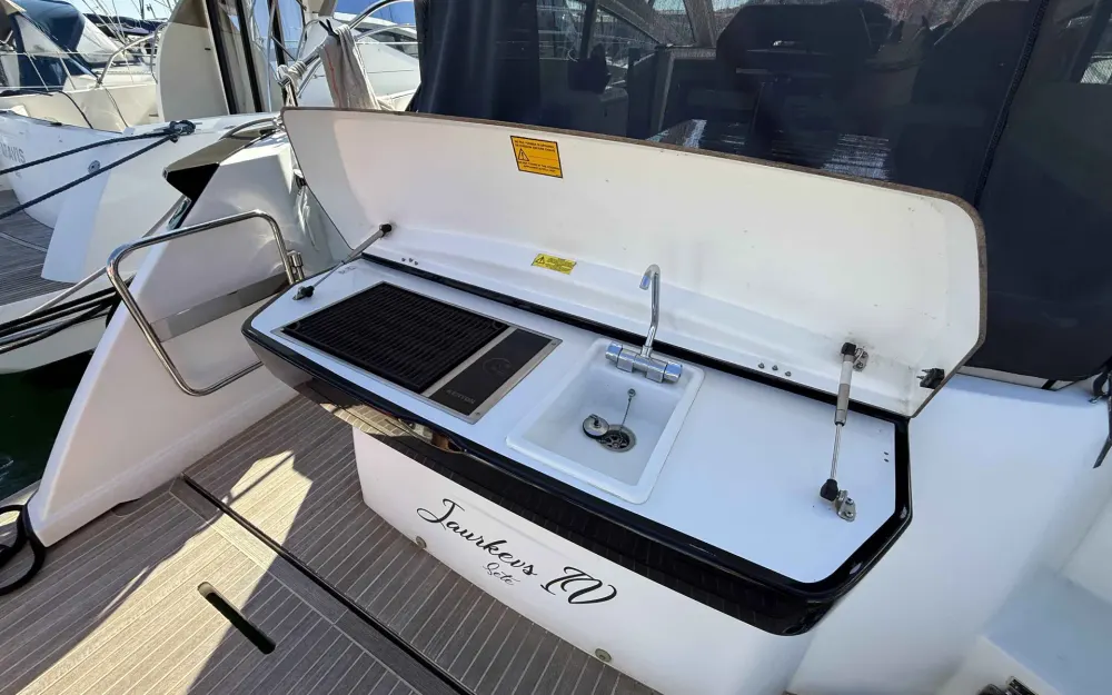 slider 15 Beneteau Gran Turismo 40