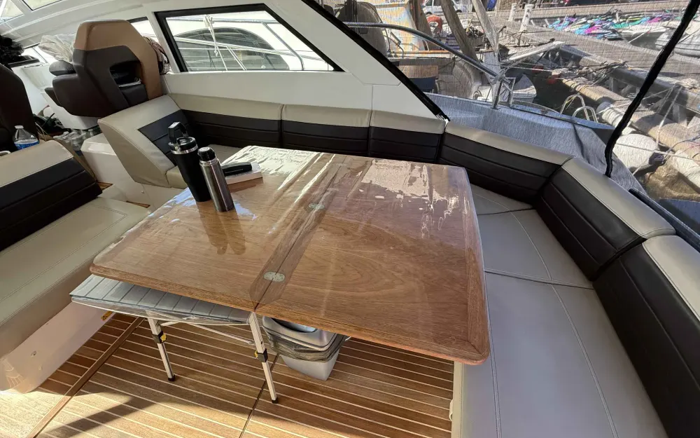 slider 8 Beneteau Gran Turismo 40