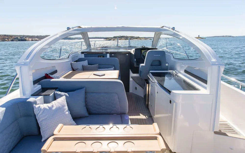 slider 2 Nimbus  305 Coupe