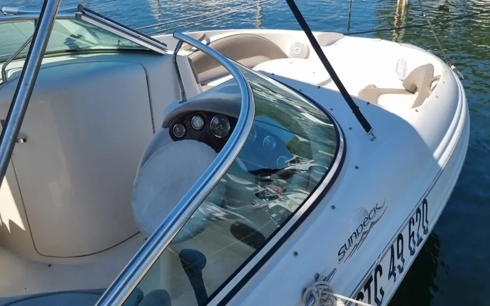 slider 3 Sea Ray  220 Sundeck